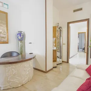 Longanesi 26 , Milano Italia